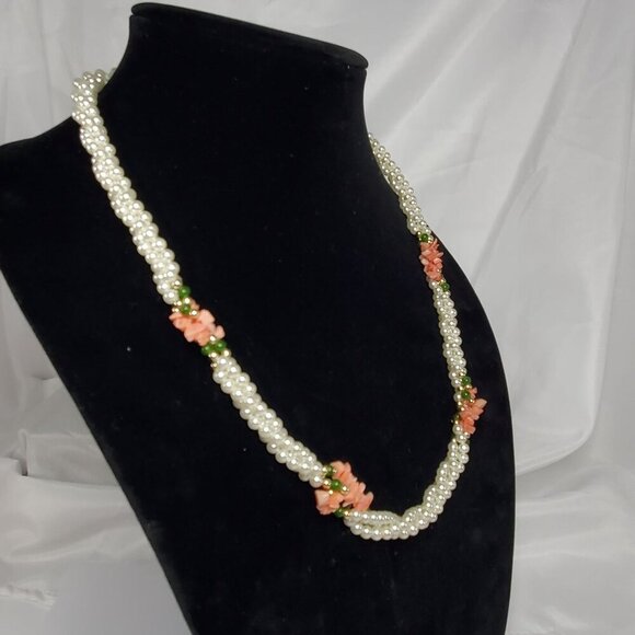 Vtg Twisted Faux Pearl Coral Jade Beaded Triple Strand Necklace Barrel Clasp - Picture 3 of 6